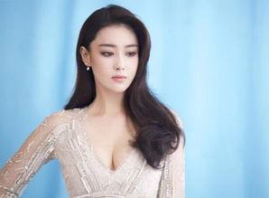 胸大的美女明星,揭秘胸大美女明星的时尚魅力