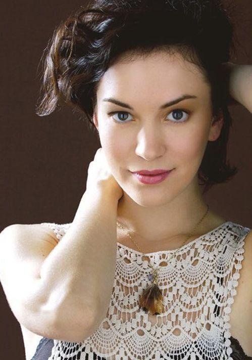 演员洛薇,光影交织下的璀璨星途