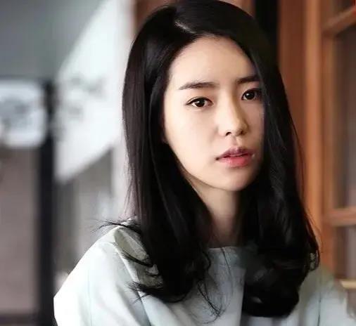 美女明星禁,美女明星背后的故事与挑战