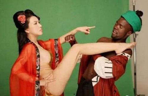 龚玥菲写真花絮,性感花絮曝光，魅力四溢瞬间捕捉