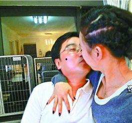 跟女主播通话时配音,揭秘虚拟世界的真实情感共鸣