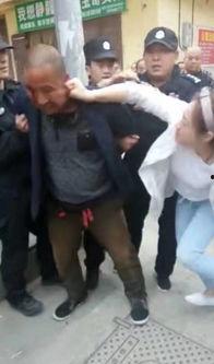 狼爸现场打孩子的照片,家庭教育引发社会热议